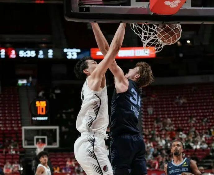 开云官网-首次中国“德比”！暴力隔扣！杨瀚森连续2场上双！