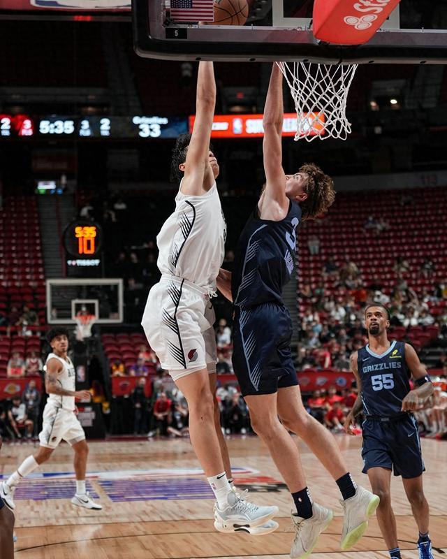 kaiyun-杨瀚森隔扣美开拓者球迷陷入癫狂：本届最强！我已经先道歉了