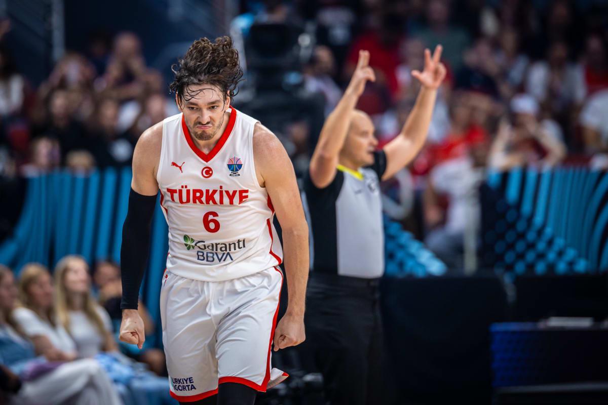 kaiyun-沉寂两场后！前骑士马刺侧翼大将面对塞尔维亚找回了应有的手感？