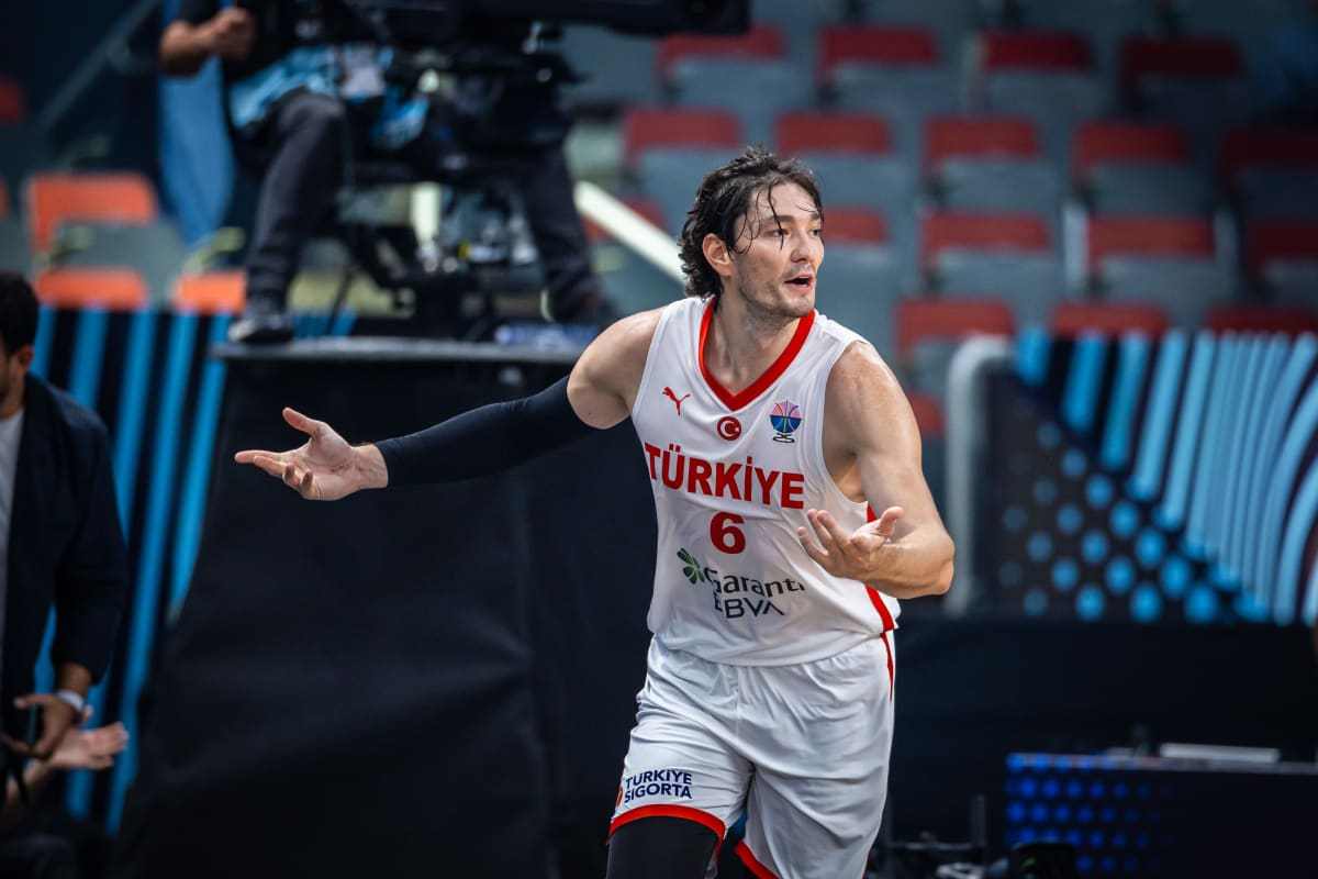 kaiyun-沉寂两场后！前骑士马刺侧翼大将面对塞尔维亚找回了应有的手感？