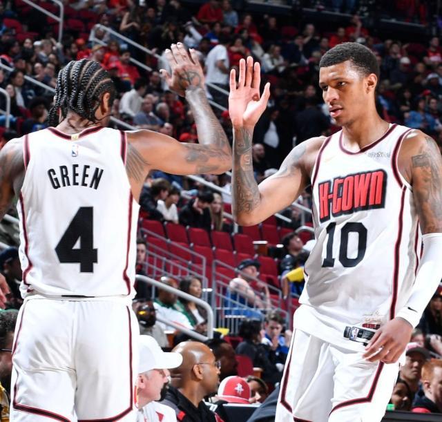 开云-三人被罚下 最多落后25分！火箭神奇逆转坚守西二