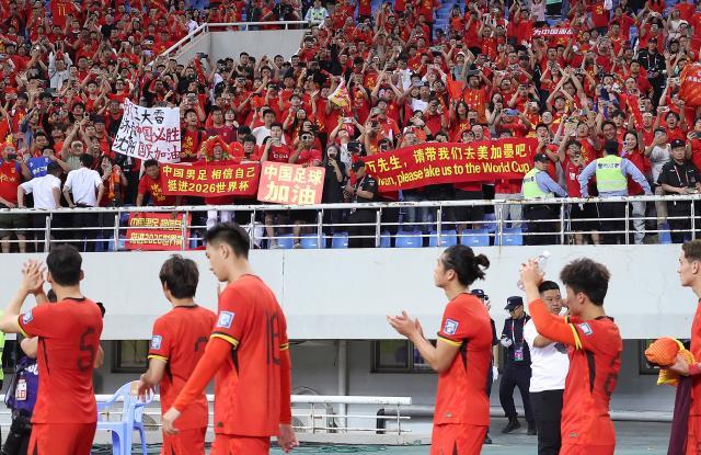 开云-马德兴：国足战术完败别扭致死 别惦记美加墨了