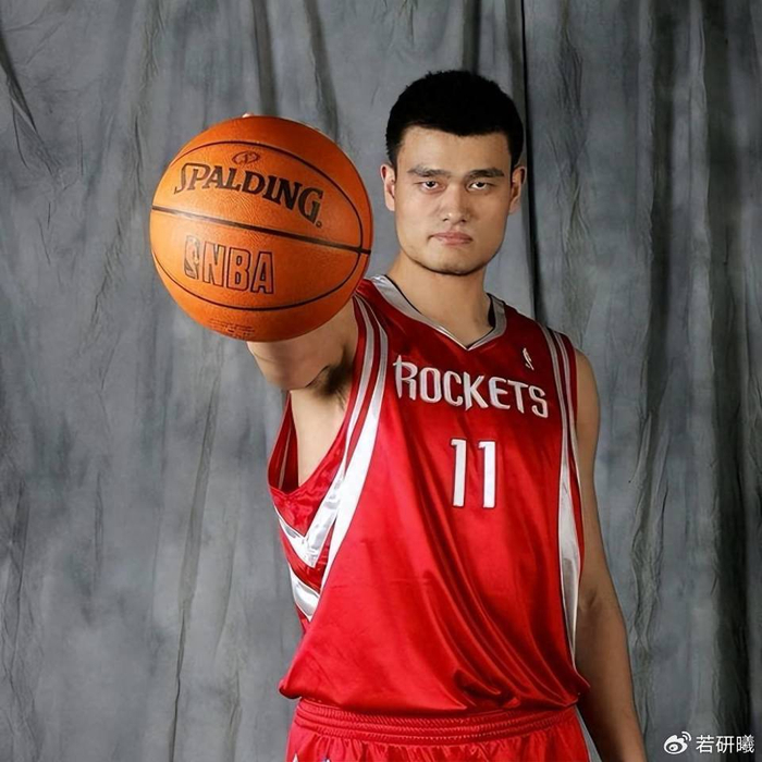 NBA史上最疯狂的赛季！艾弗森3阵，邓肯2阵，1阵堪称无敌|科比·布莱恩特|蒂姆·邓肯|姚明|史蒂夫·纳什|卡梅隆·安东尼_新浪体育_新浪新闻