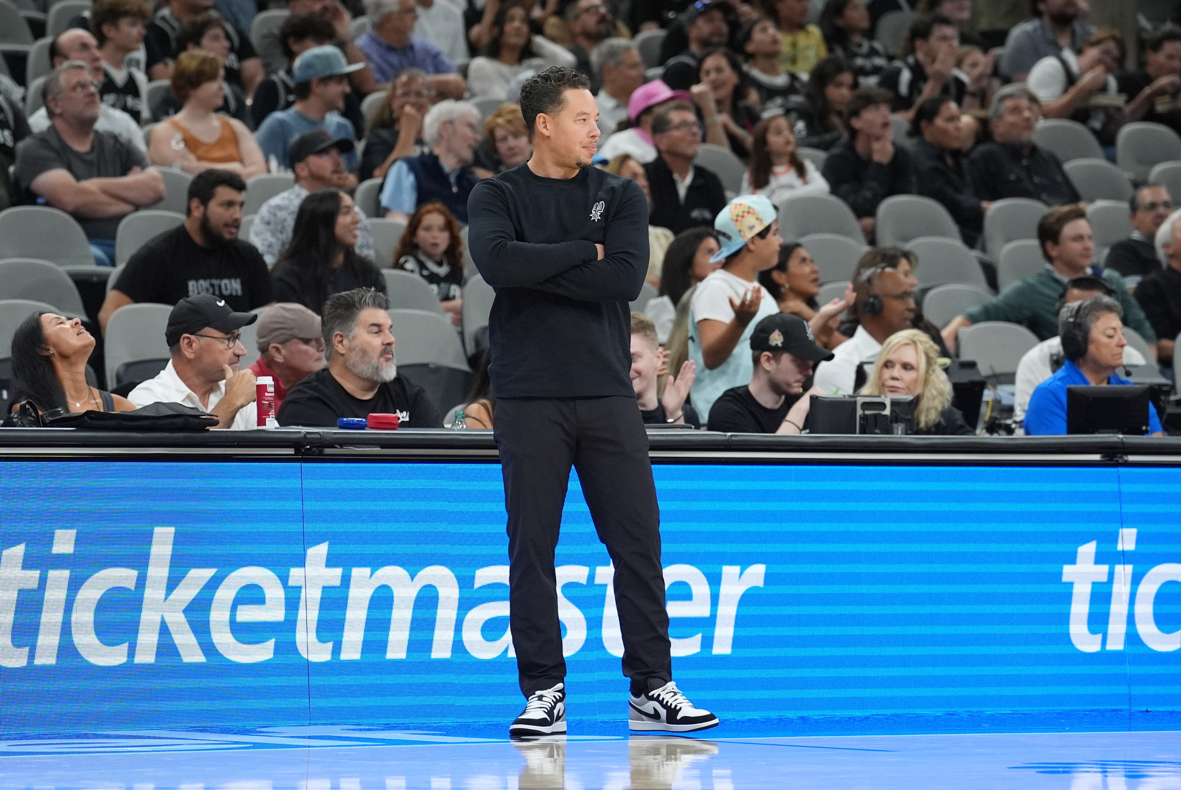 云开体育-战胜独行侠！米奇：球队的战术执行和身体对抗都有所提升