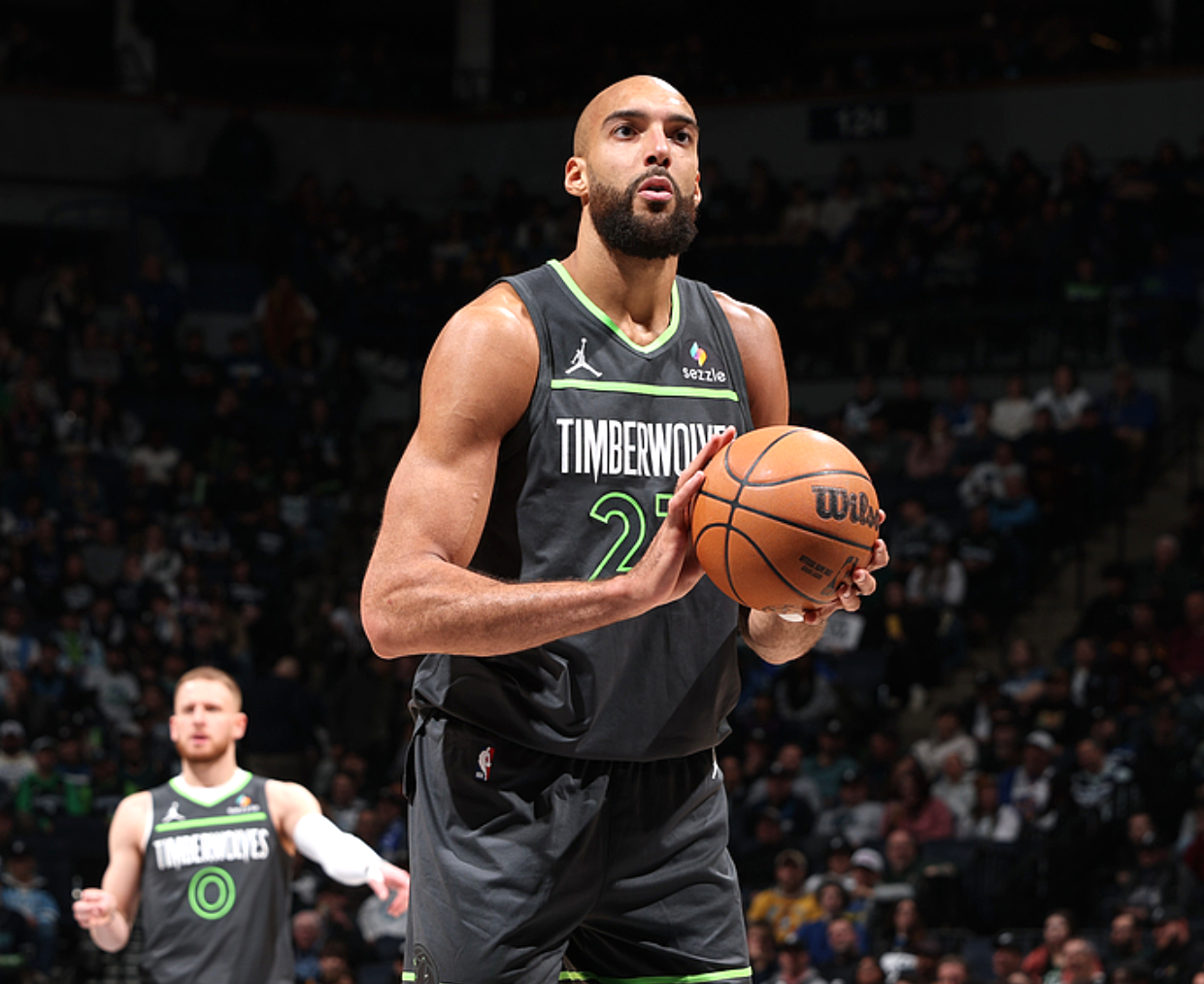 开云官网-申京17投15中仍无缘今日最佳！对不起！东契奇爆砍80年NBA纪录