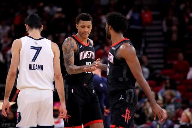 开云网页-拉锯战！火箭领先9分被反超：替补合计14中2，杜兰特12分7板