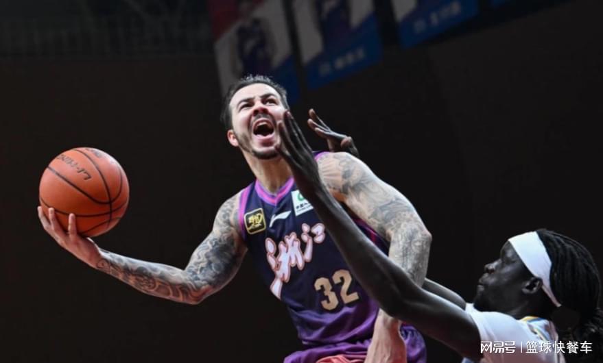 开云app-CBA最滑稽一幕诞生！广东克星入选全明星后被裁：这下篮协该懵了