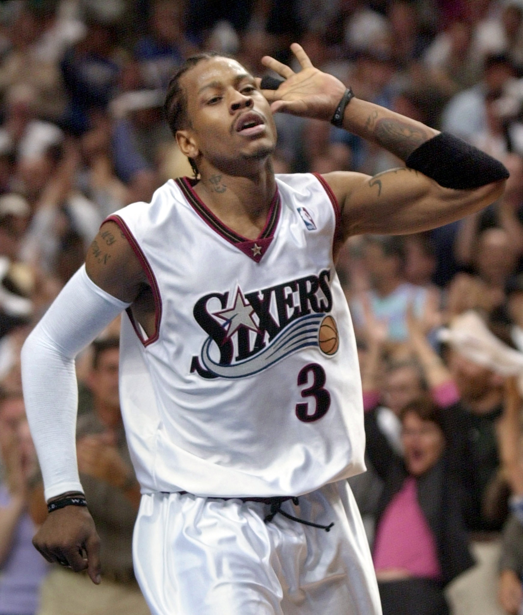 三旬球员连续20+：战神卡44场领跑 老詹领衔现役7人 火箭威登上榜