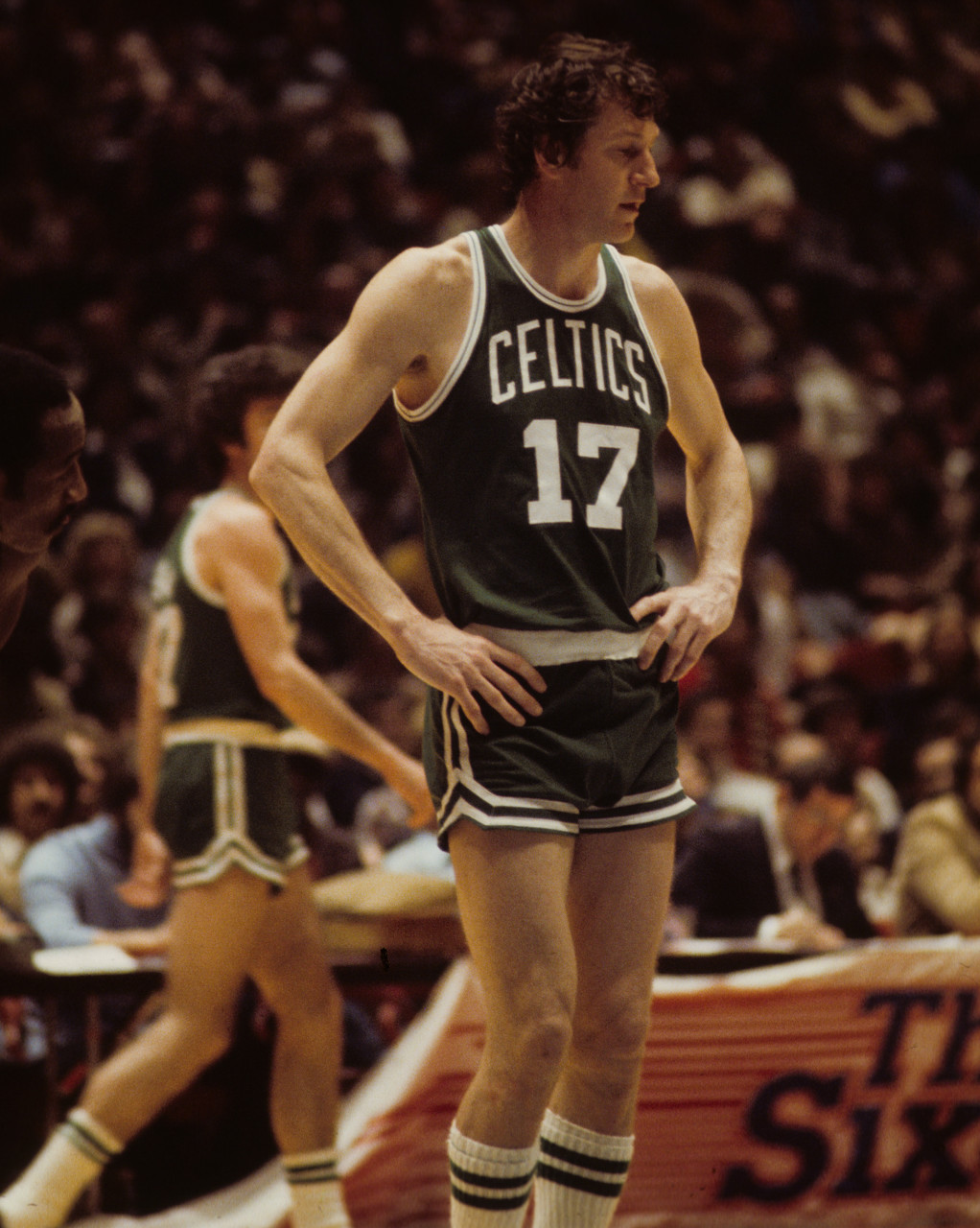 三旬球员连续20+：战神卡44场领跑 老詹领衔现役7人 火箭威登上榜